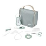 Retrouvez Beaba Trousse de toilette nomade 9 accessoires Vert Sauge aux meilleurs prix sur Bebemaman.ma . Livraison à domicile partout au Maroc.