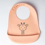 Yummy Bavoir en silicone avec poche Girafe 9m+ Corail
