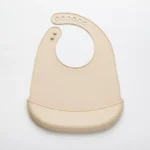Yummy Bavoir en Silicone avec Poche 9m+ beige