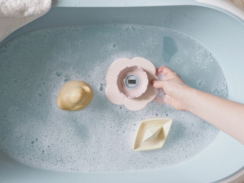 Retrouvez Beaba Thermomètre de bain Lotus Rose chez Bebemaman aux meilleurs prix . Livraison partout au Maroc. Paiement à la livraison.