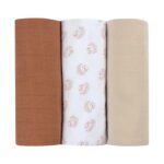 Retrouvez Beaba Lot de 3 langes en coton Bio Hérisson aux meilleurs prix sur Bebemaman.ma . Livraison à domicile partout au Maroc.