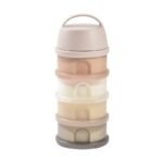 Boîte doseuse Béaba 4 compartiments Argile – jusqu’à 11 doses par compartiment, hermétique, eco‑conçue, made in France. Idéale pour préparer les biberons à l’avance – dispo sur BebeMaman.ma.